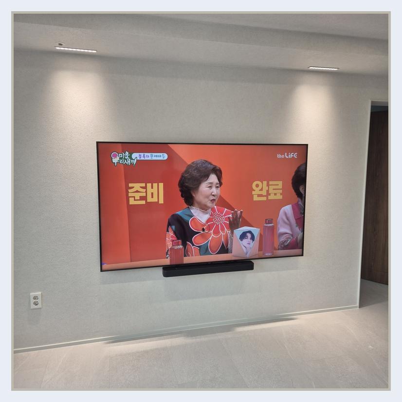 이전설치 후 화면 위치와 바닥 가구 관계를 보는 이미지 · 성북 설치 위치