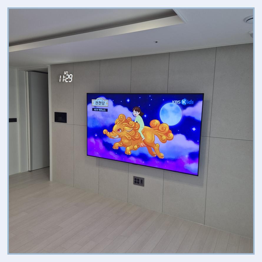브라켓 장착 뒤 주변 공간을 확인할 때 참고하는 사진 · 구리 TV 재설치
