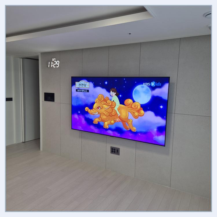 TV 주변 선정리 배치를 계획할 때의 참고 사진 · 안양 브라켓 확인